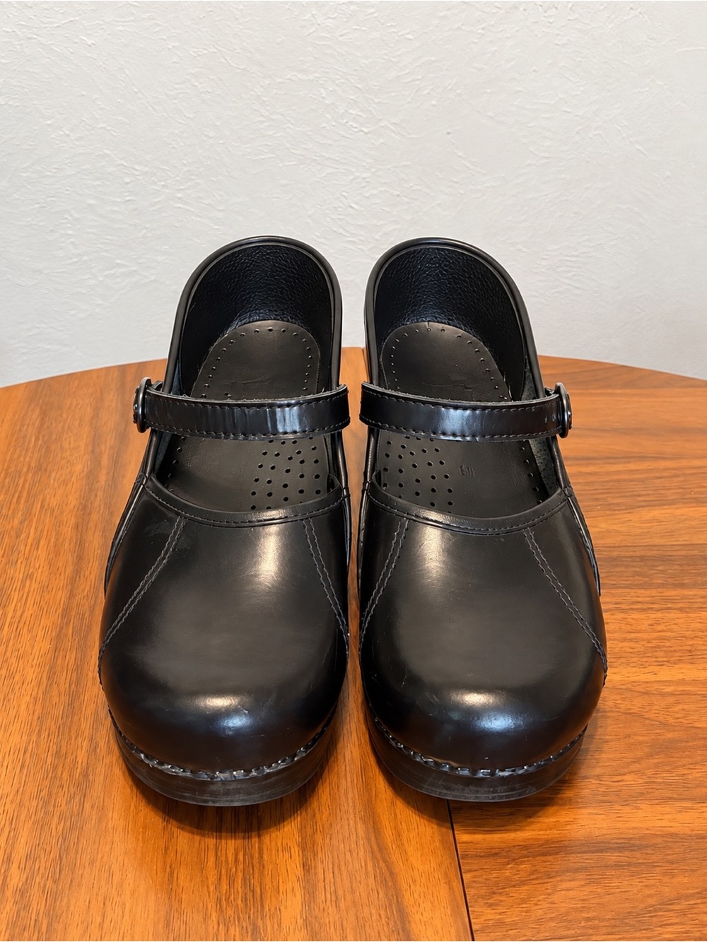 Dansko Black Leather Mary Jane Clogs Women’s EU 38 US 7.5–8 Comfort Shoes